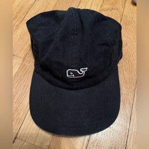 Black vineyard vines hat
